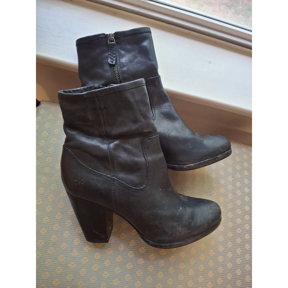 Frye Women's Distressed Black Leather Biker Heeled Ankle Boots Bootie 9.5 Fits 9